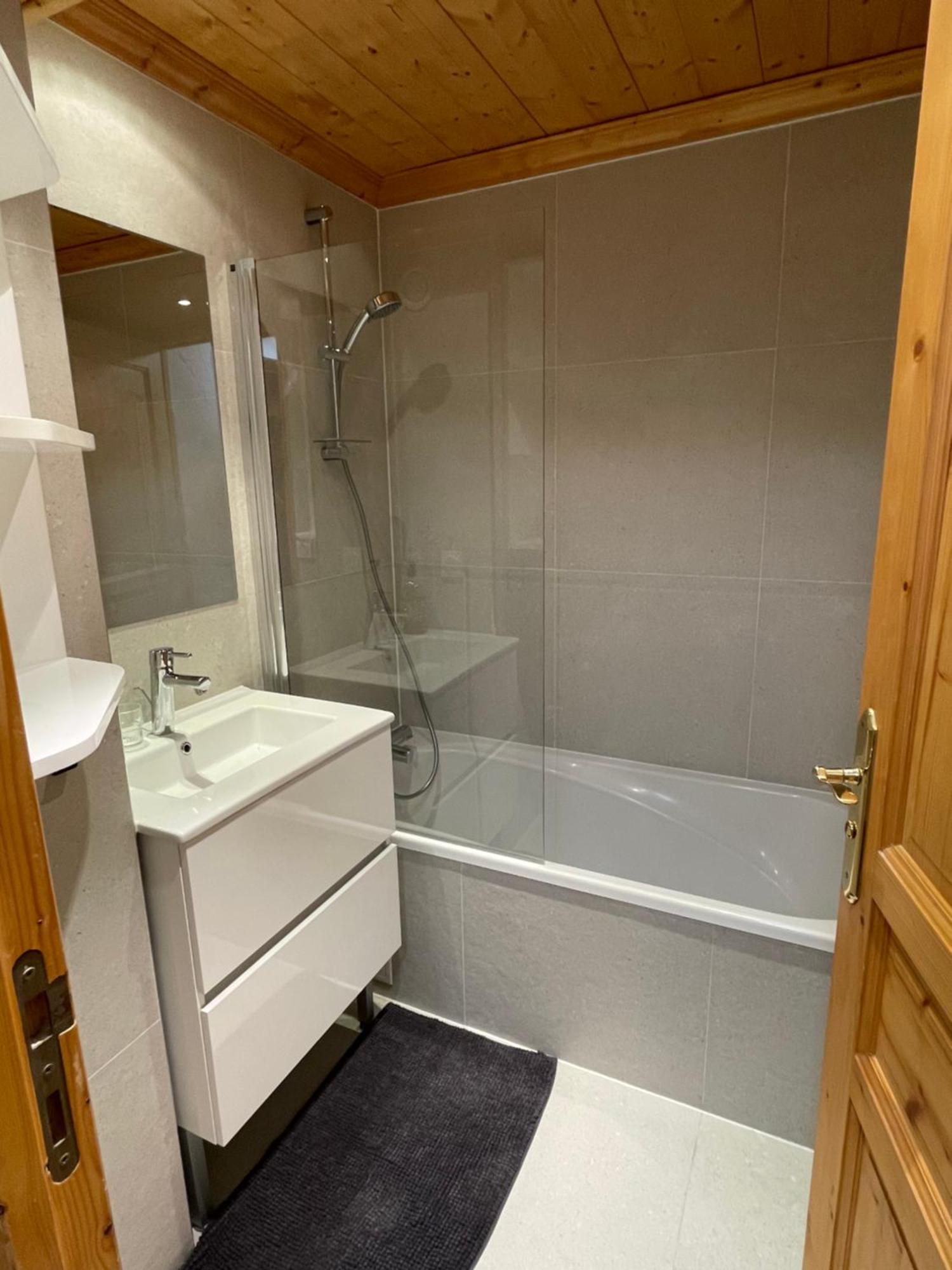 Meribel Centre La Chaudanne, Real Ski In And Out, 3 Bedrooms 2 Bathrooms Newly Renovated, Chalet L'Eperviere Exterior photo